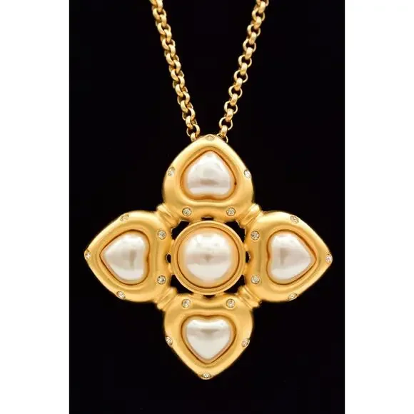 Givenchy Vintage Heart Pearl Necklace Pearl Brushed Gold Signed 80s 1980s BinBN - Picture 1 of 12